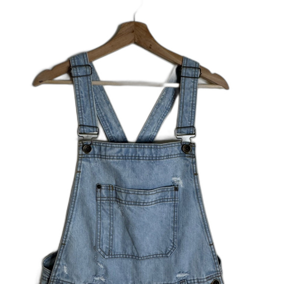 BDG Shortall Overalls Womens 30W Light Wash Denim Distressed Raw Hem Shorts - Picture 2 of 15